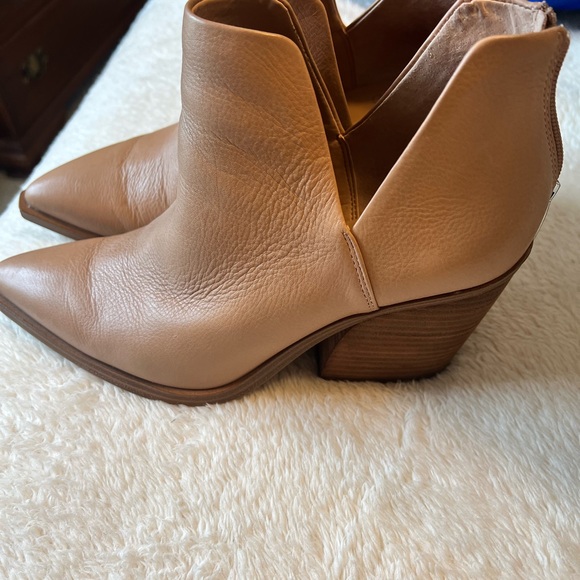 Vince Camuto Gigietta pointed toe booties. Women’s size 10 - Picture 2 of 5